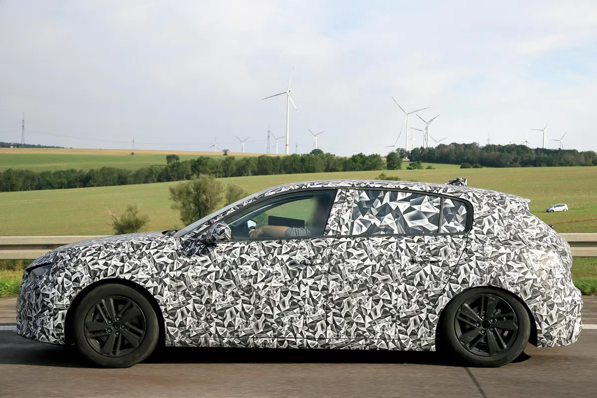 Nuova Peugeot 308, le foto spia (16)