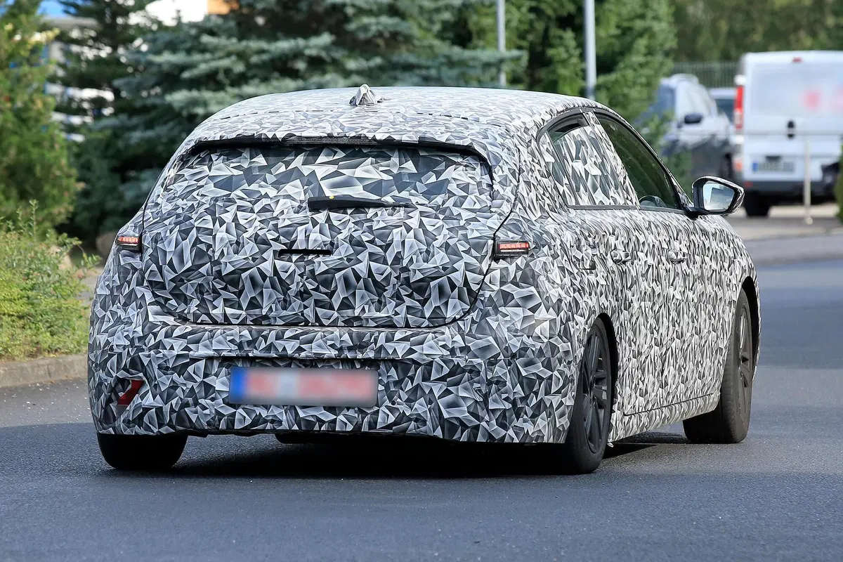 Nuova Peugeot 308, le foto spia (17)
