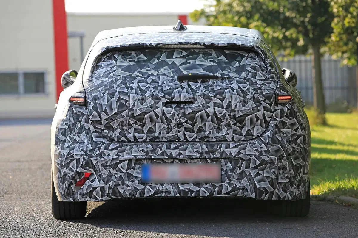Nuova Peugeot 308, le foto spia (18)