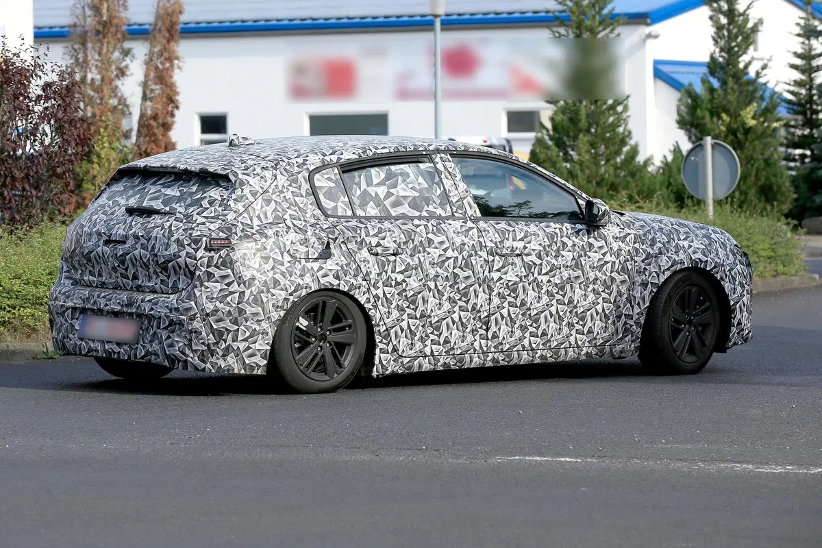 Nuova Peugeot 308, le foto spia (19)