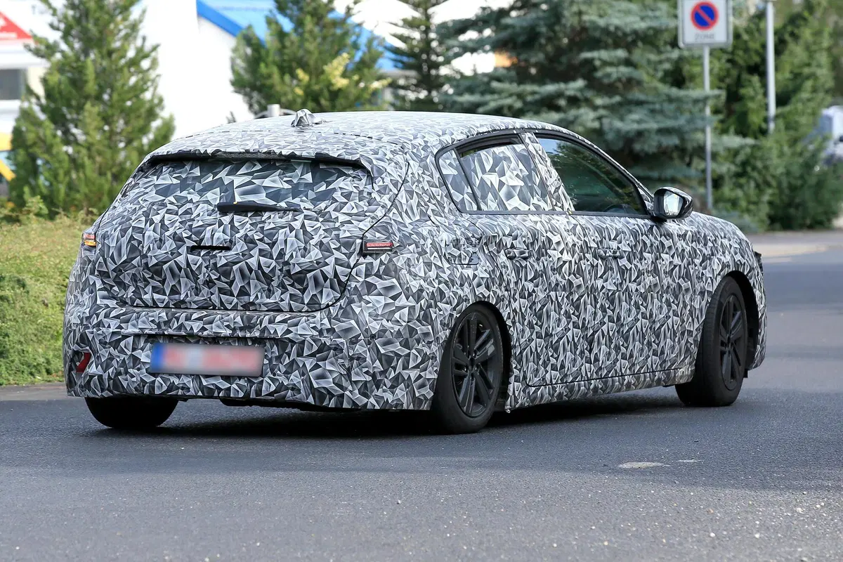Nuova Peugeot 308, le foto spia (20)