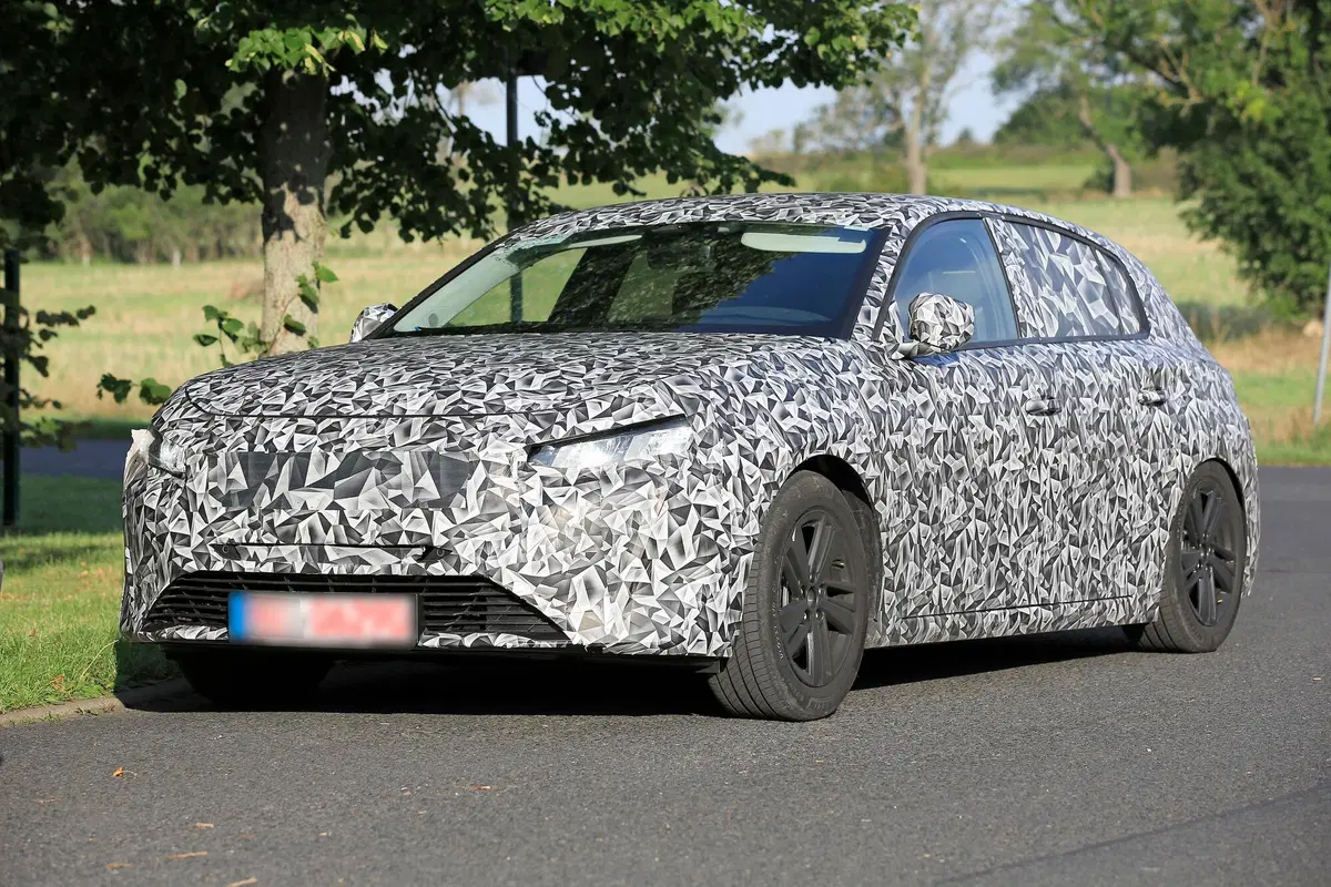 Nuova Peugeot 308, le foto spia (21)