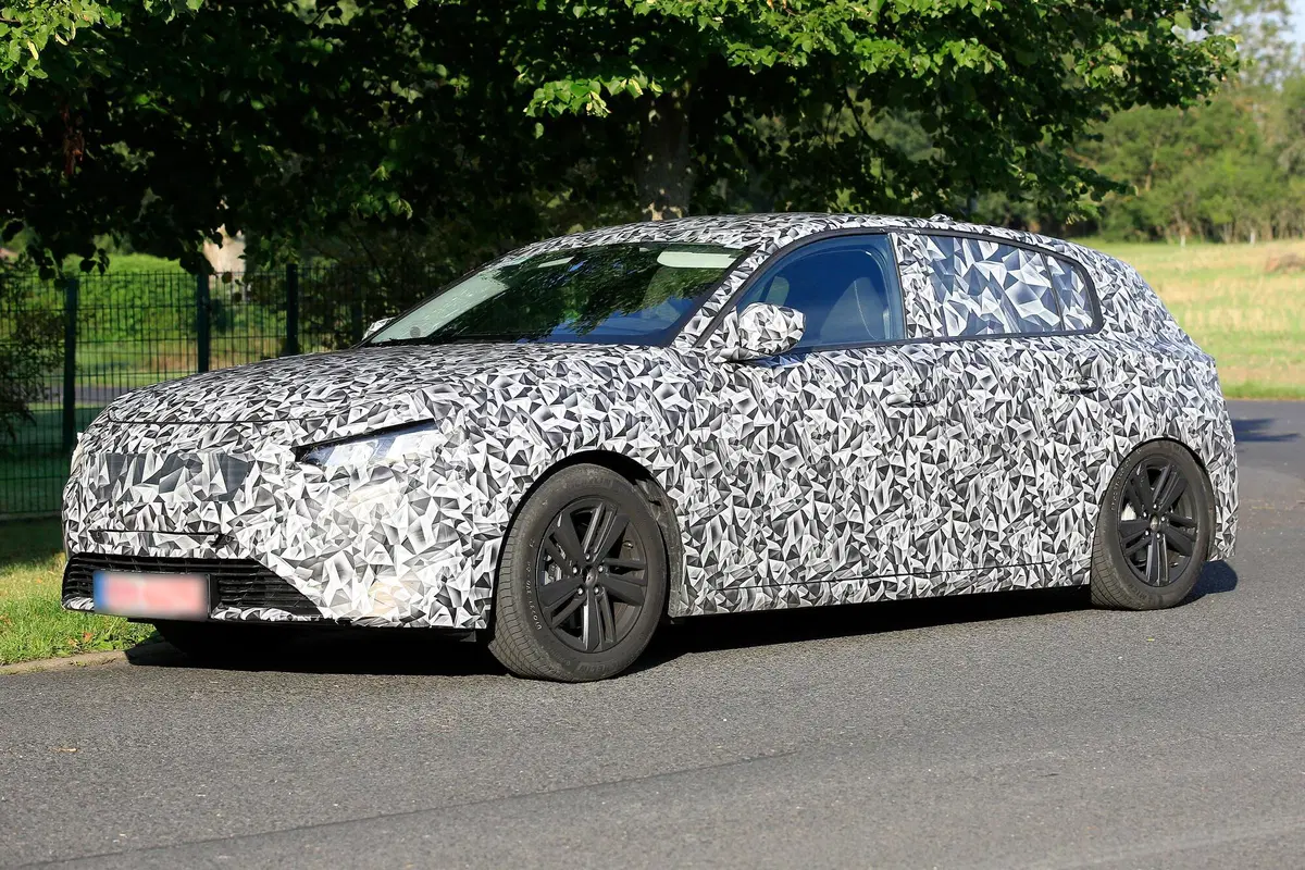Nuova Peugeot 308, le foto spia (22)