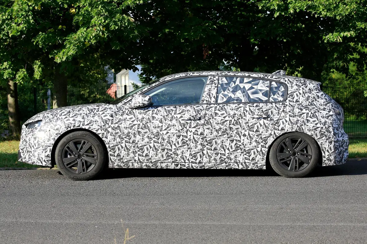 Nuova Peugeot 308, le foto spia (23)