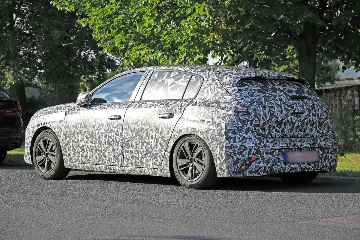 Nuova Peugeot 308, le foto spia (24)