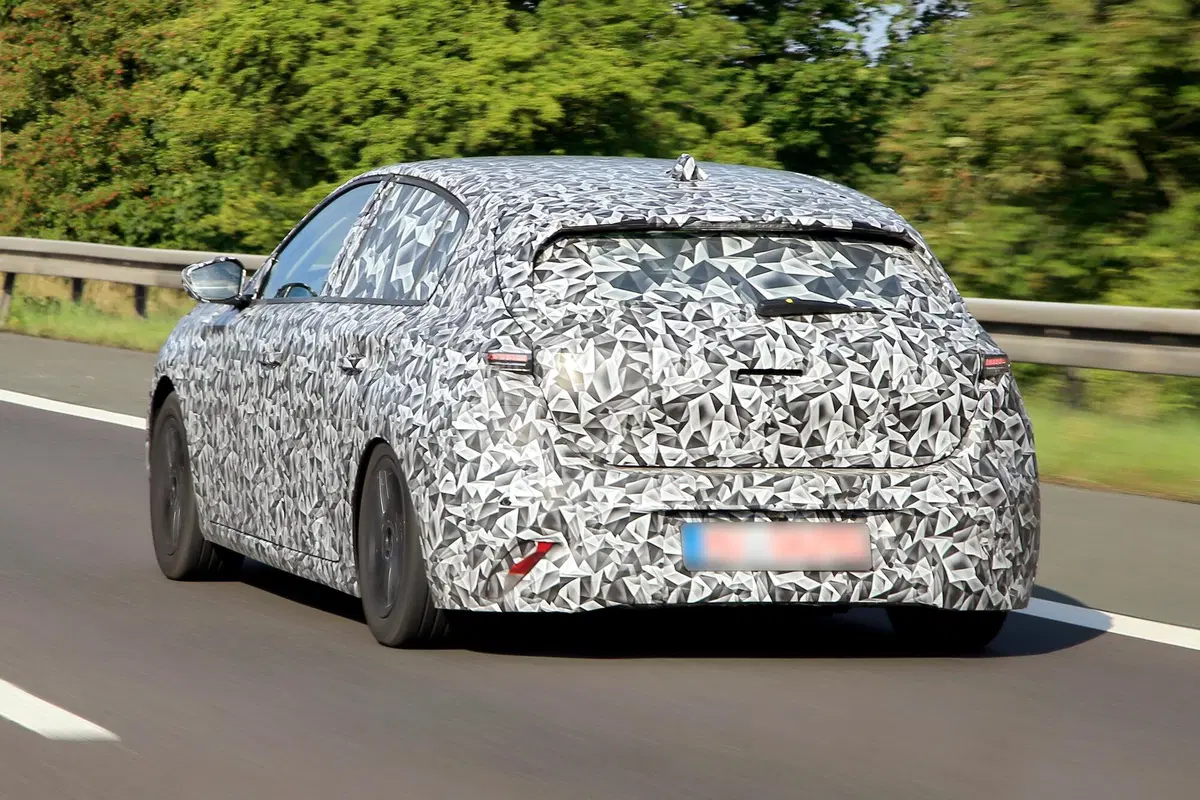 Nuova Peugeot 308, le foto spia (26)