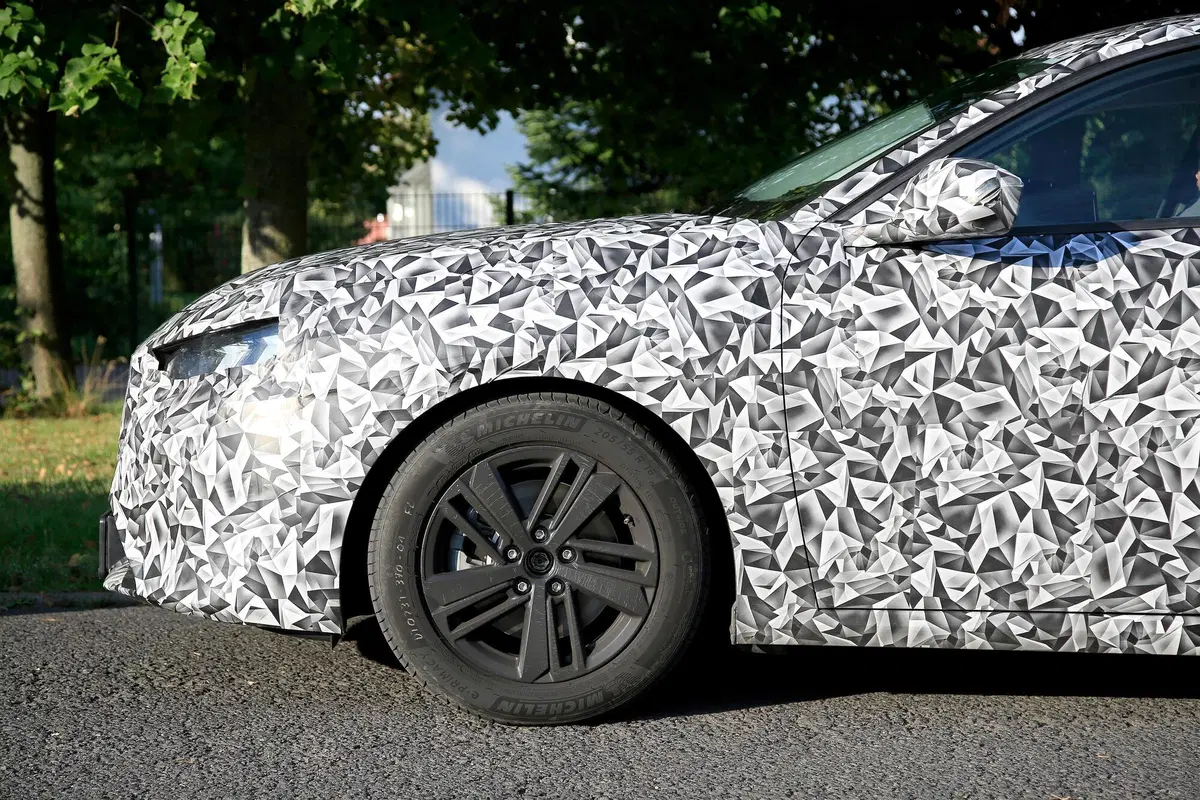 Nuova Peugeot 308, le foto spia (29)