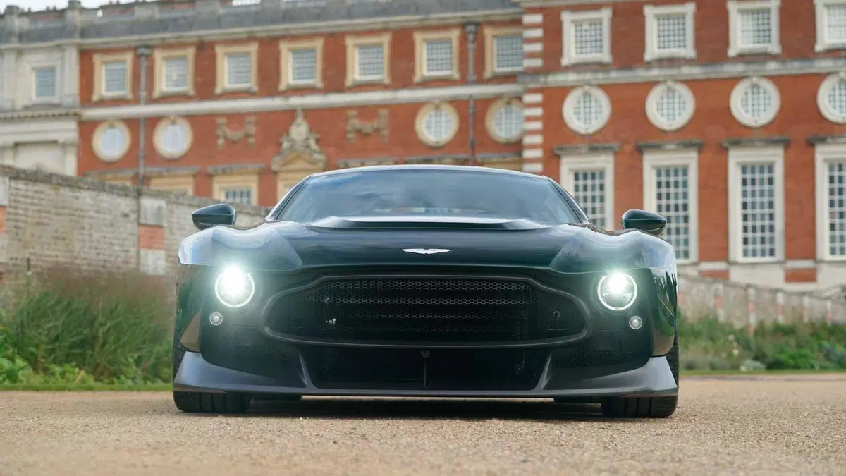 Aston Martin Victor | La ONE OFF da 836 CV in onore di Victor Gauntlett (7)