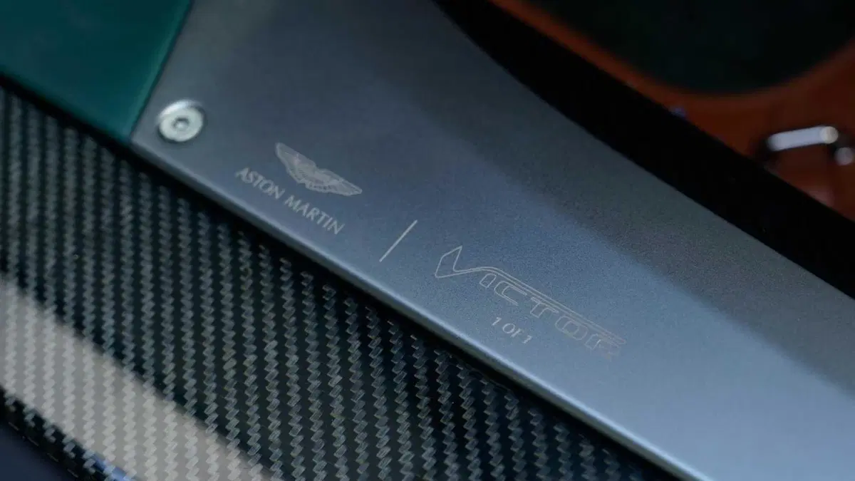 Aston Martin Victor | La ONE OFF da 836 CV in onore di Victor Gauntlett (14)