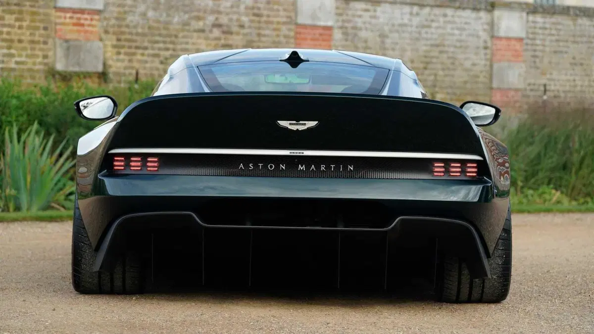 Aston Martin Victor | La ONE OFF da 836 CV in onore di Victor Gauntlett (3)
