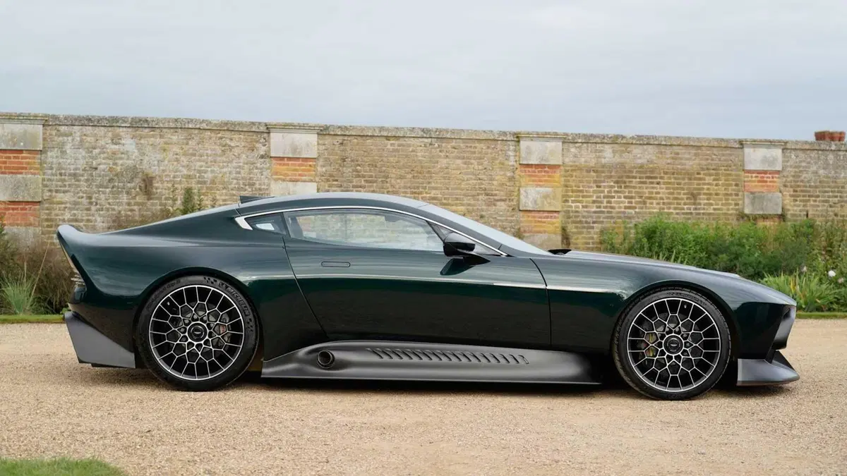 Aston Martin Victor | La ONE OFF da 836 CV in onore di Victor Gauntlett (2)
