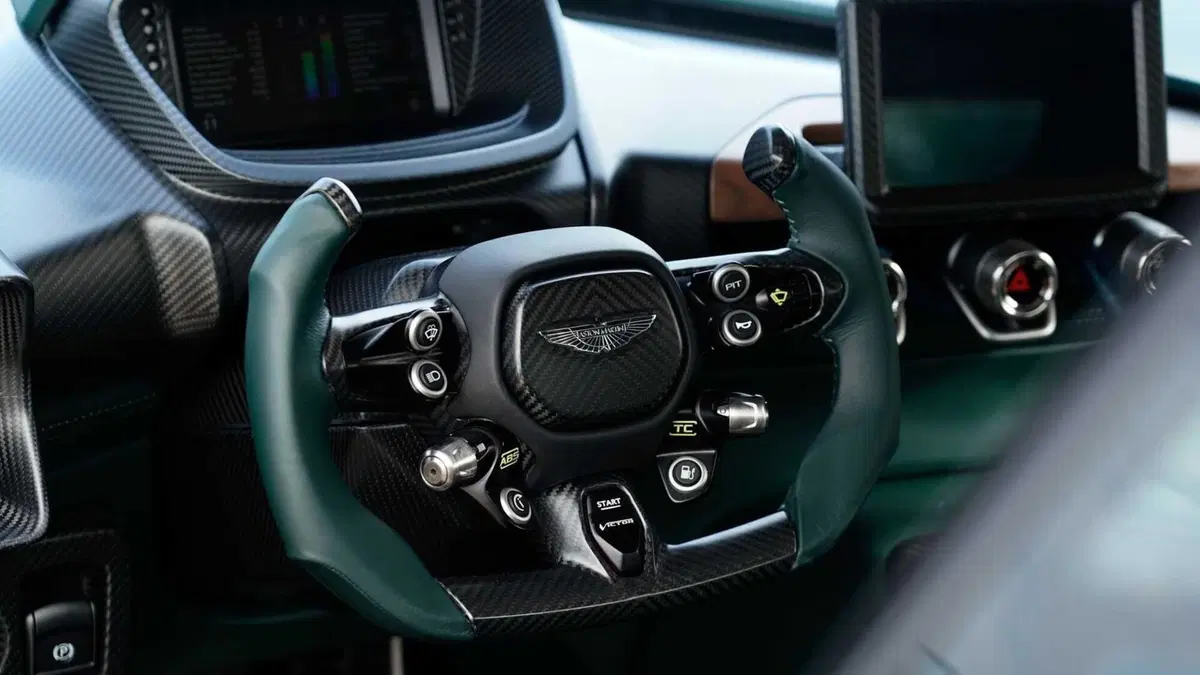 Aston Martin Victor | La ONE OFF da 836 CV in onore di Victor Gauntlett (11)