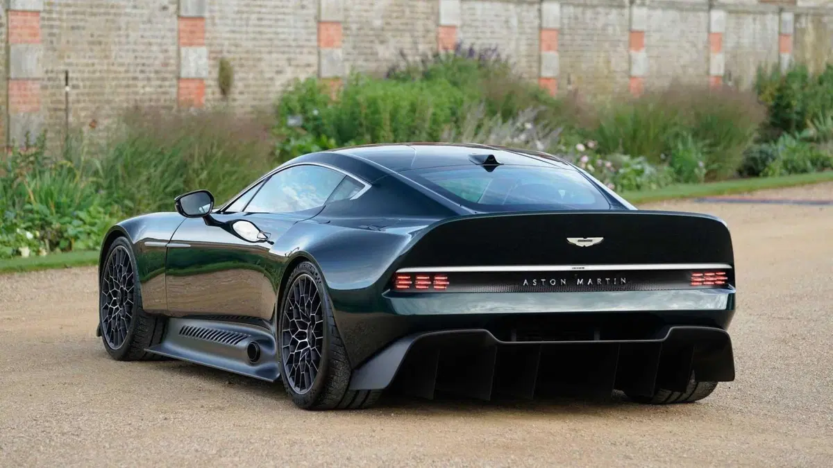 Aston Martin Victor | La ONE OFF da 836 CV in onore di Victor Gauntlett (6)