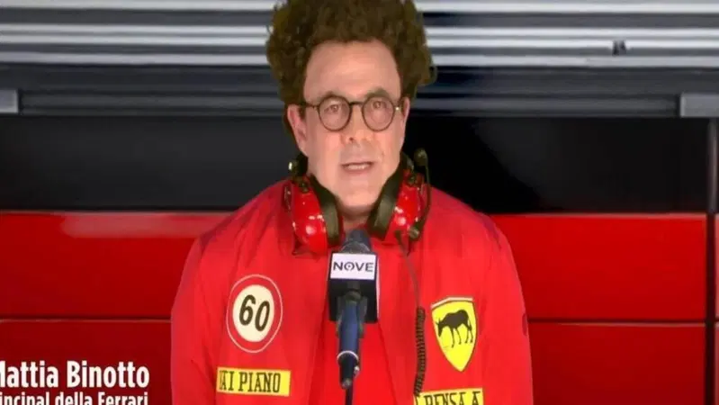 Maurizio Crozza imita Mattia Binotto | Nella parodia si legge una "spinta" per una Ferrari pi&ugrave; forte [VIDEO]