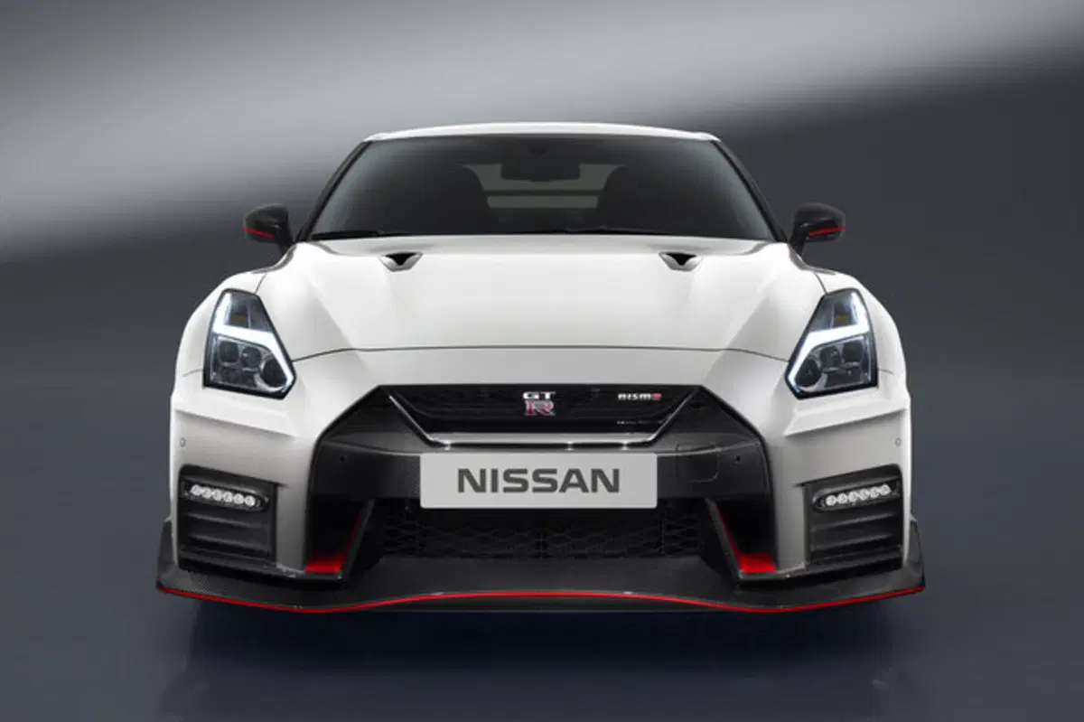 Nissan GT-R Nismo: ecco il restyling del bolide nipponico (3)