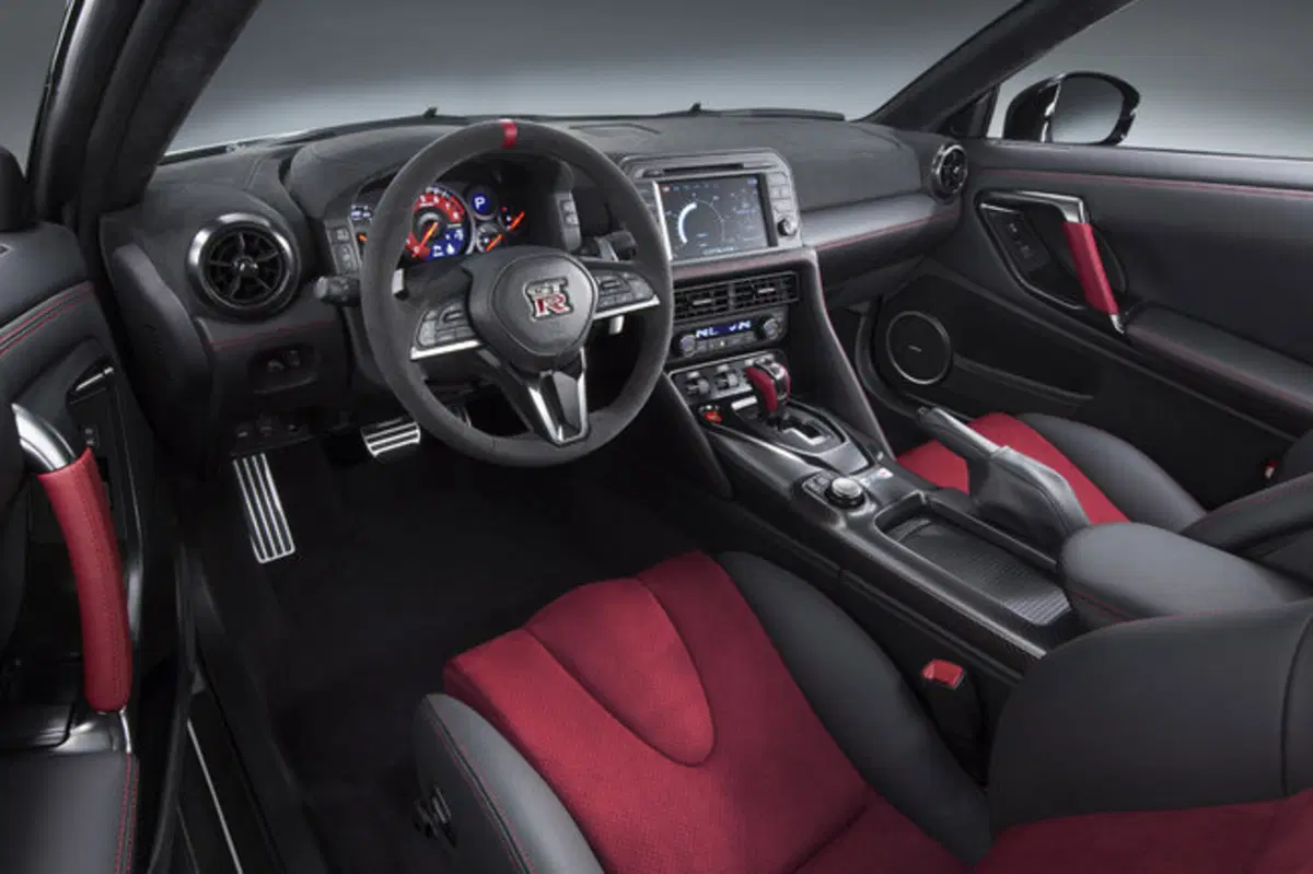 Nissan GT-R Nismo: ecco il restyling del bolide nipponico (5)