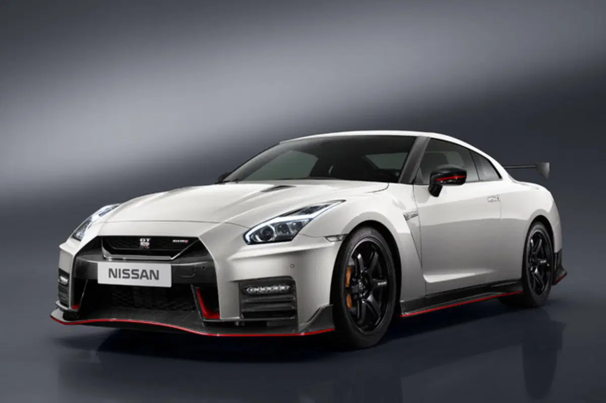 Nissan GT-R Nismo: ecco il restyling del bolide nipponico (4)