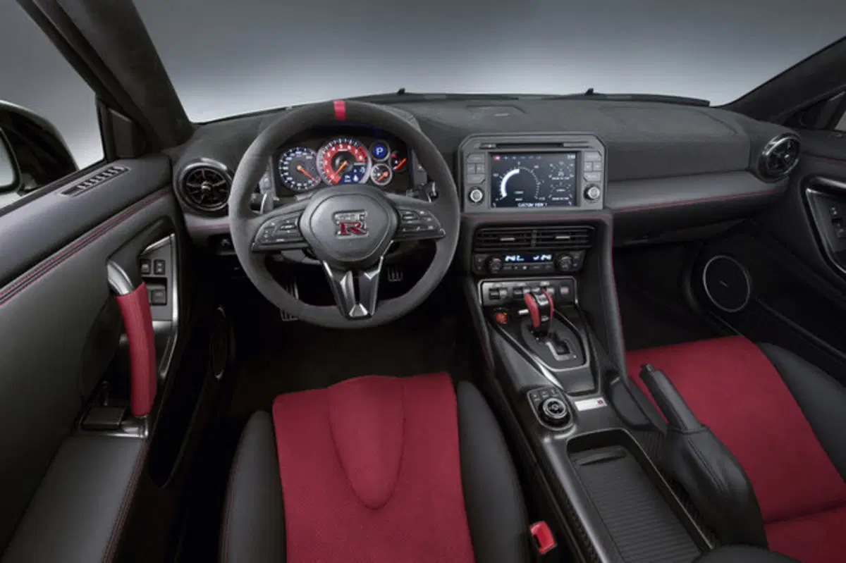 Nissan GT-R Nismo: ecco il restyling del bolide nipponico (7)