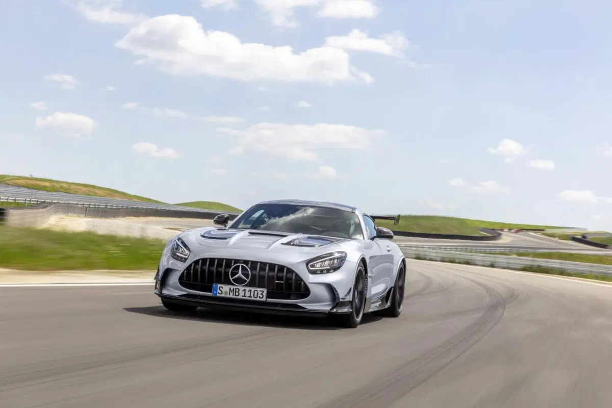 Mercedes AMG GT Black Series: costa quasi 400.000 euro ma non la puoi comprare (2)