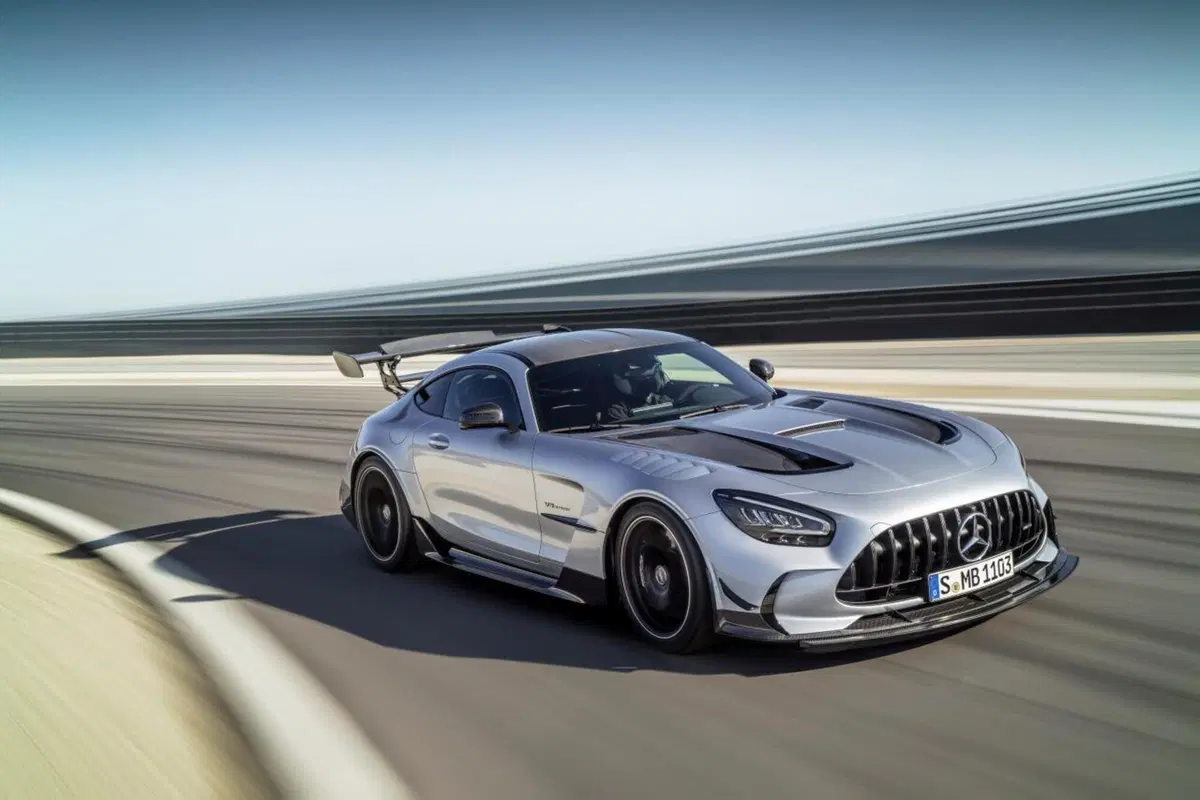 Mercedes AMG GT Black Series: costa quasi 400.000 euro ma non la puoi comprare (14)