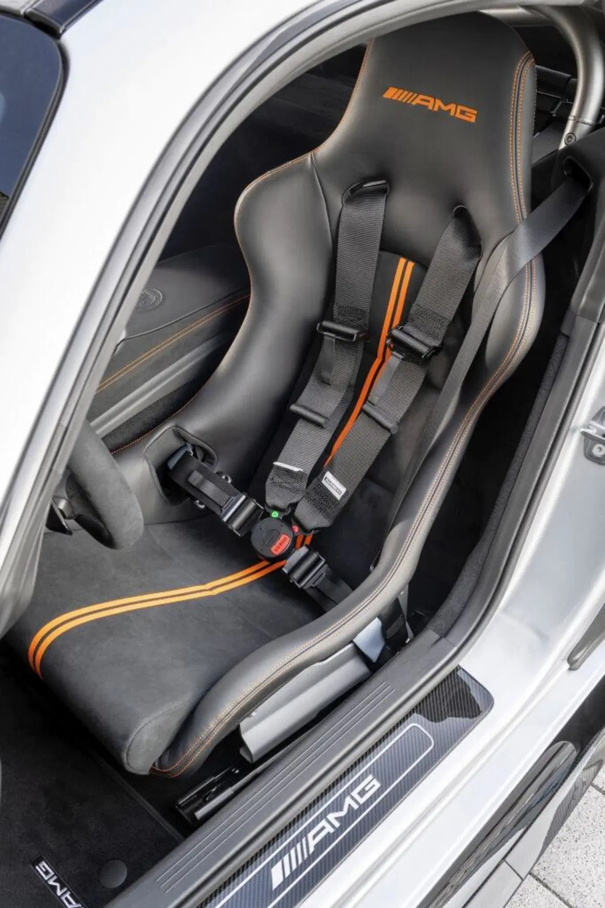 Mercedes AMG GT Black Series: costa quasi 400.000 euro ma non la puoi comprare (26)
