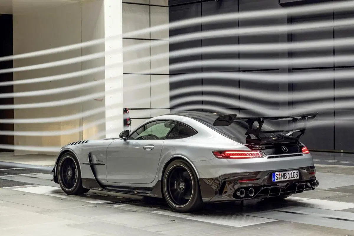 Mercedes AMG GT Black Series: costa quasi 400.000 euro ma non la puoi comprare (36)