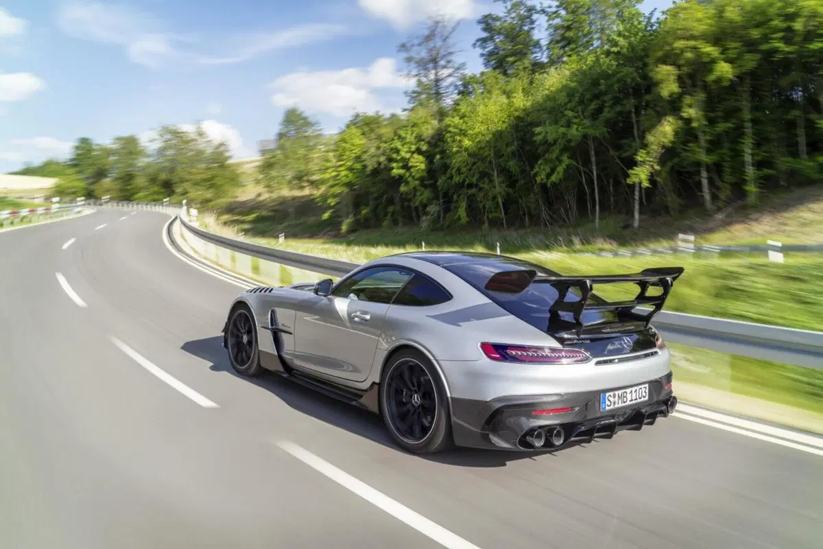 Mercedes AMG GT Black Series: costa quasi 400.000 euro ma non la puoi comprare (41)