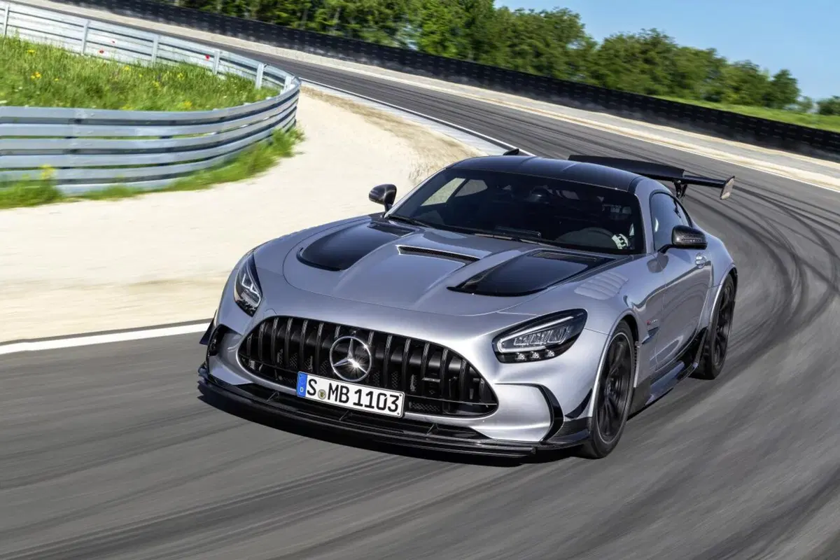 Mercedes AMG GT Black Series: costa quasi 400.000 euro ma non la puoi comprare (44)