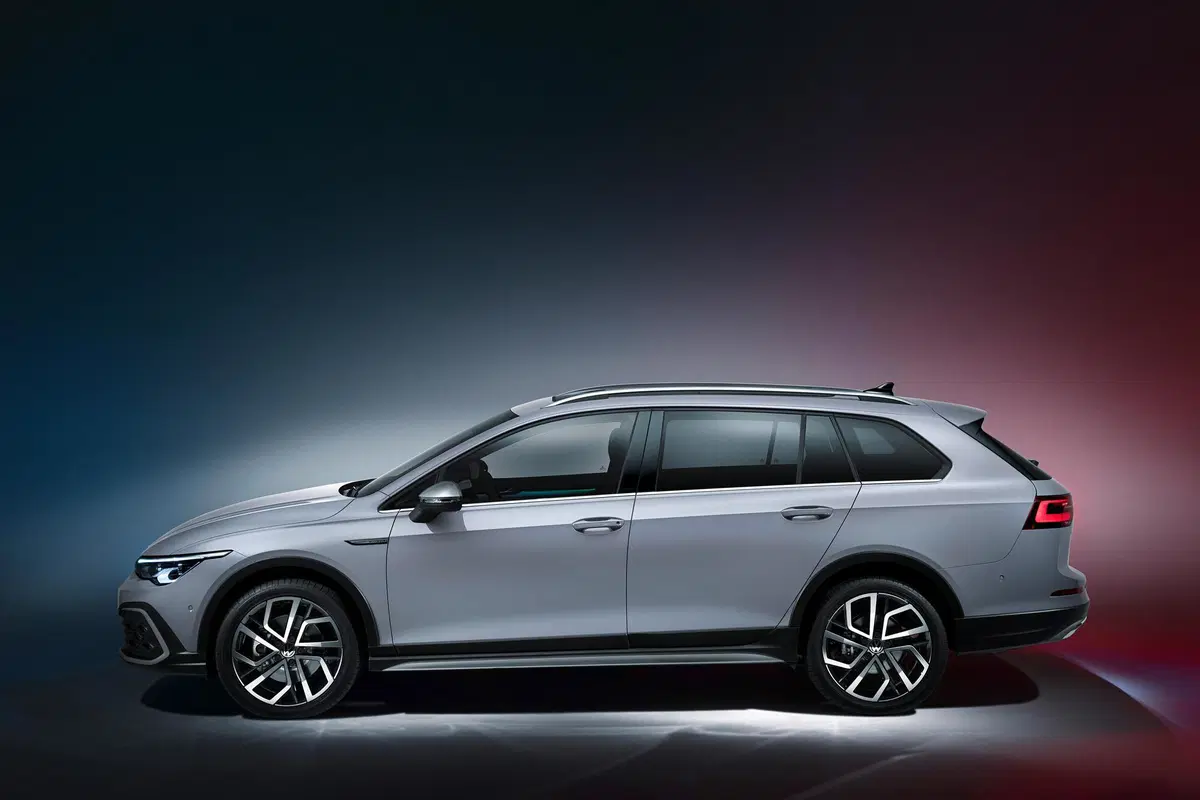 Volkswagen Golf Variant, svelata la wagon (8)