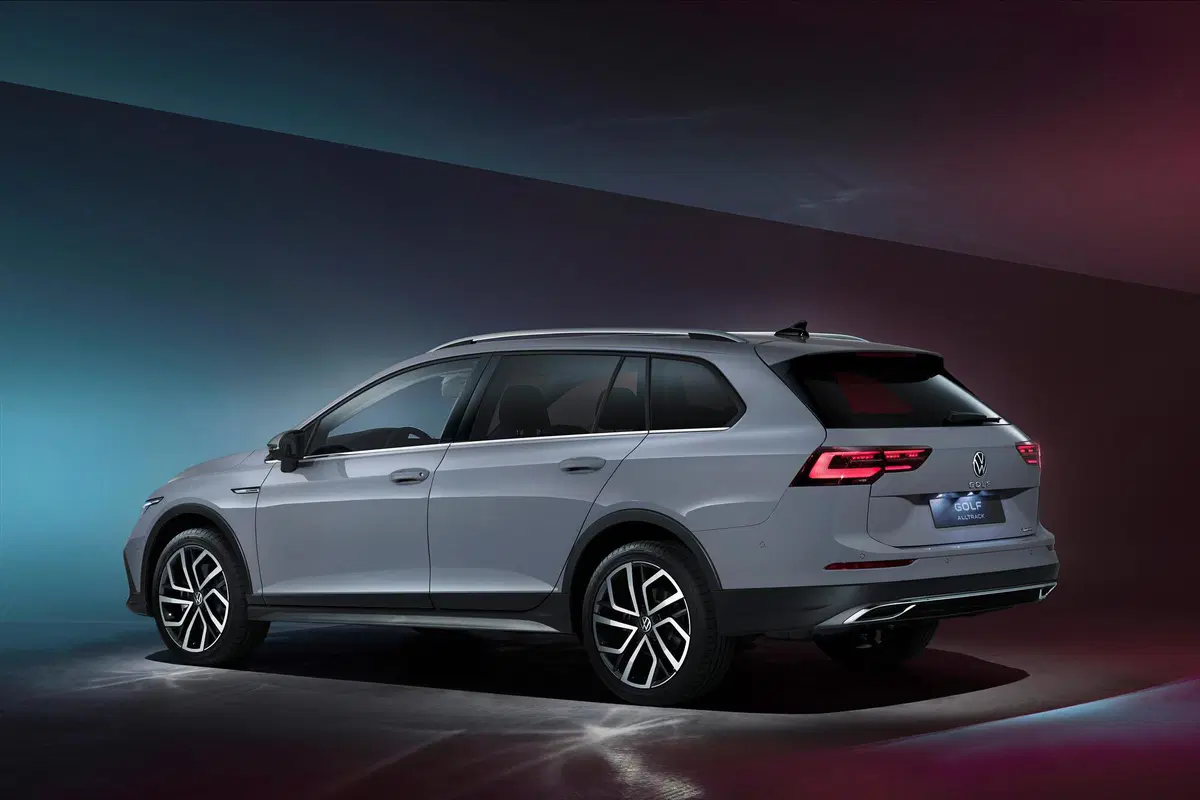 Volkswagen Golf Variant, svelata la wagon (11)