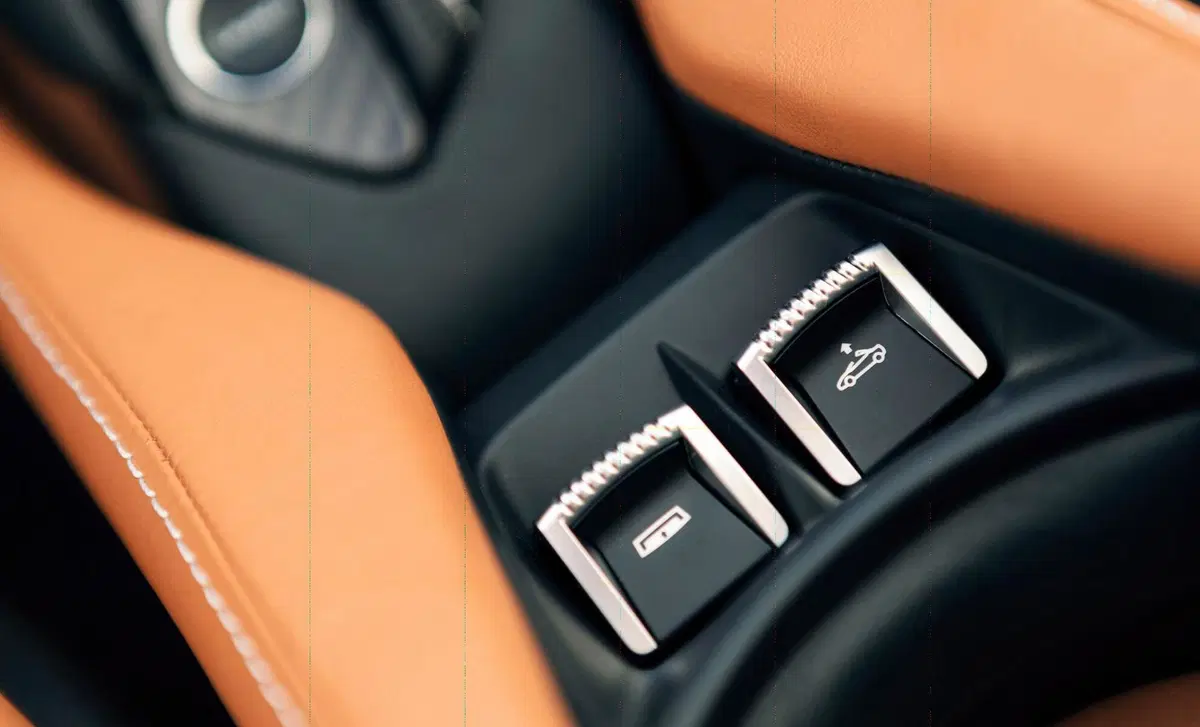 McLaren 720S Cabrio (2018-23) (17)