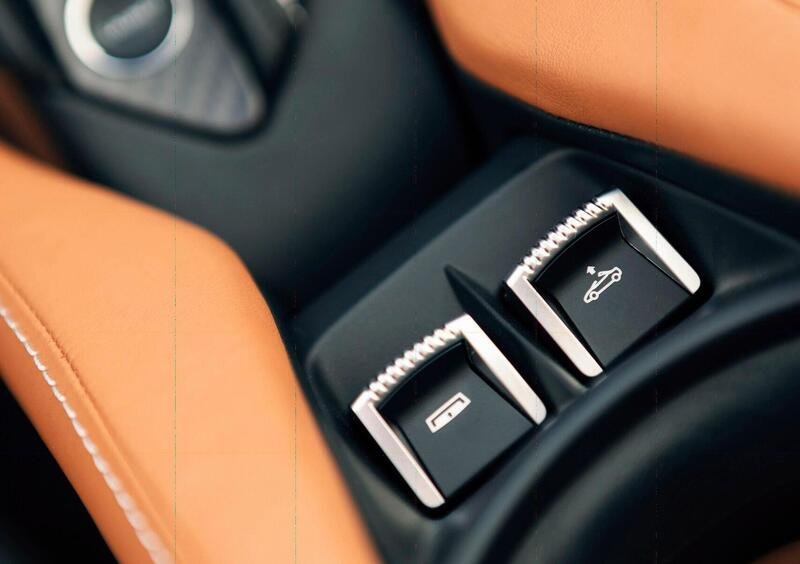 McLaren 720S Cabrio (17)