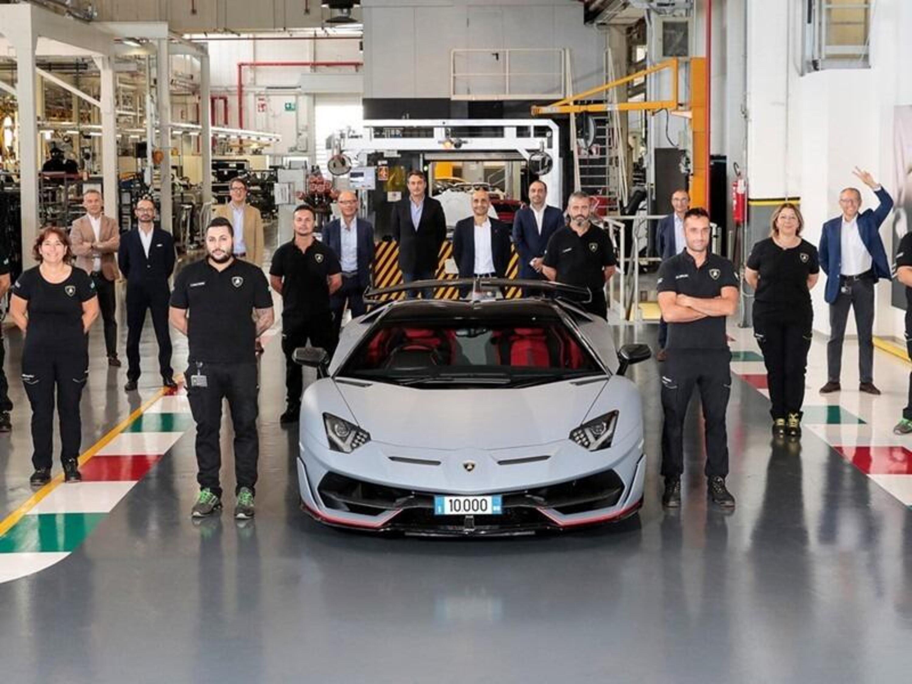Lamborghini: prodotte 10.000 Aventador