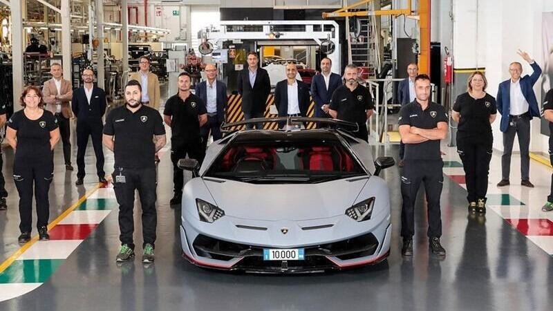 Lamborghini: prodotte 10.000 Aventador
