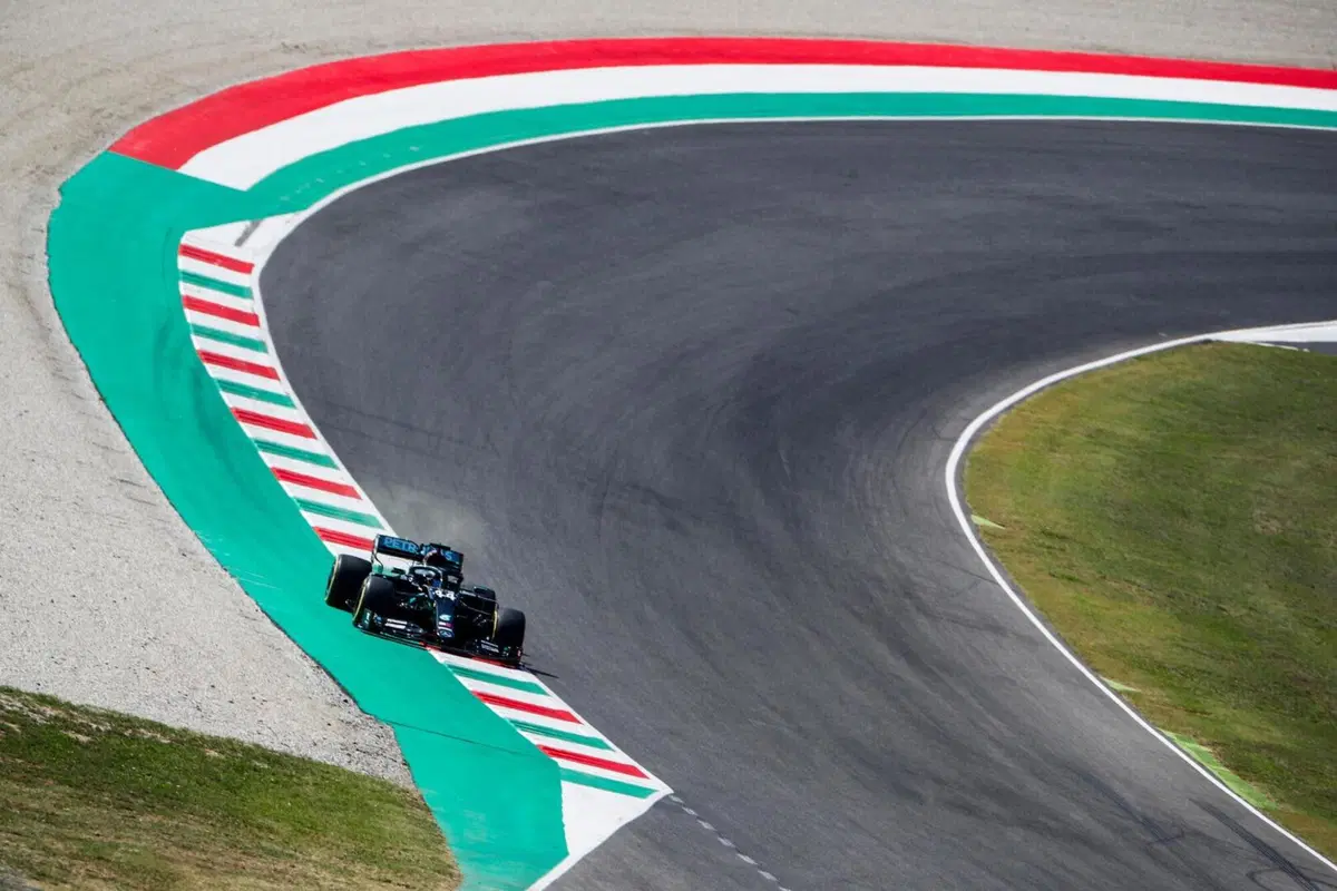 F1, GP Mugello 2020: pole per Hamilton. Quinto Leclerc (8)