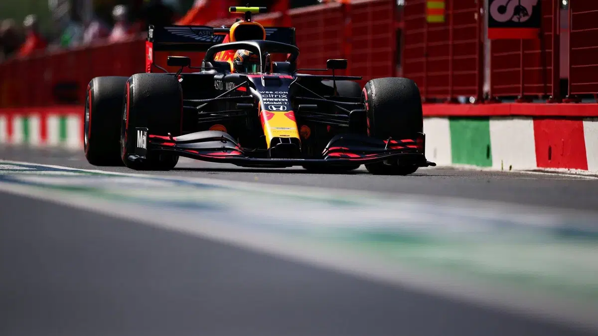 F1, GP Mugello 2020: pole per Hamilton. Quinto Leclerc (21)