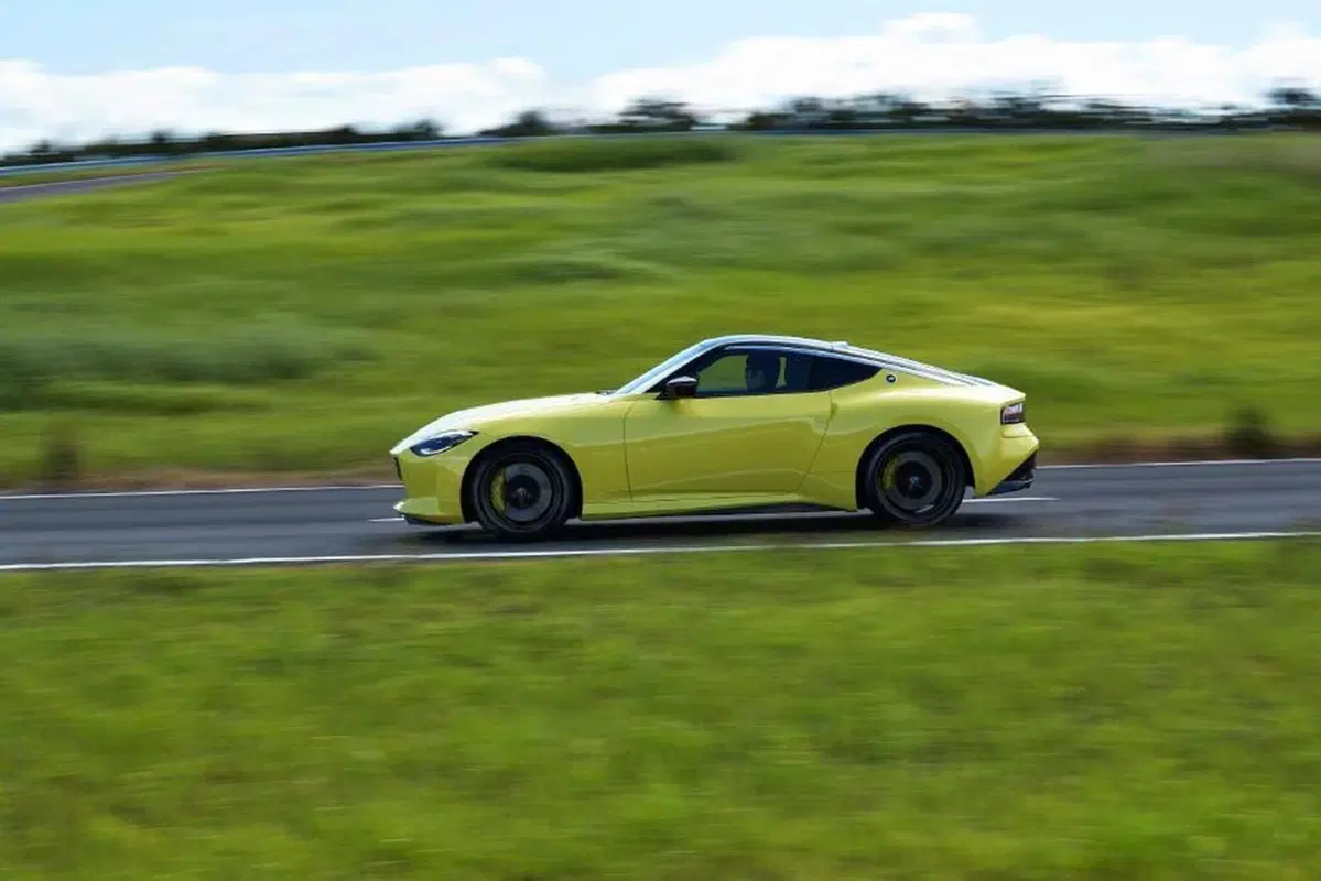 Nissan Z Proto, la nuova “Z” ha un che di retrò (6)