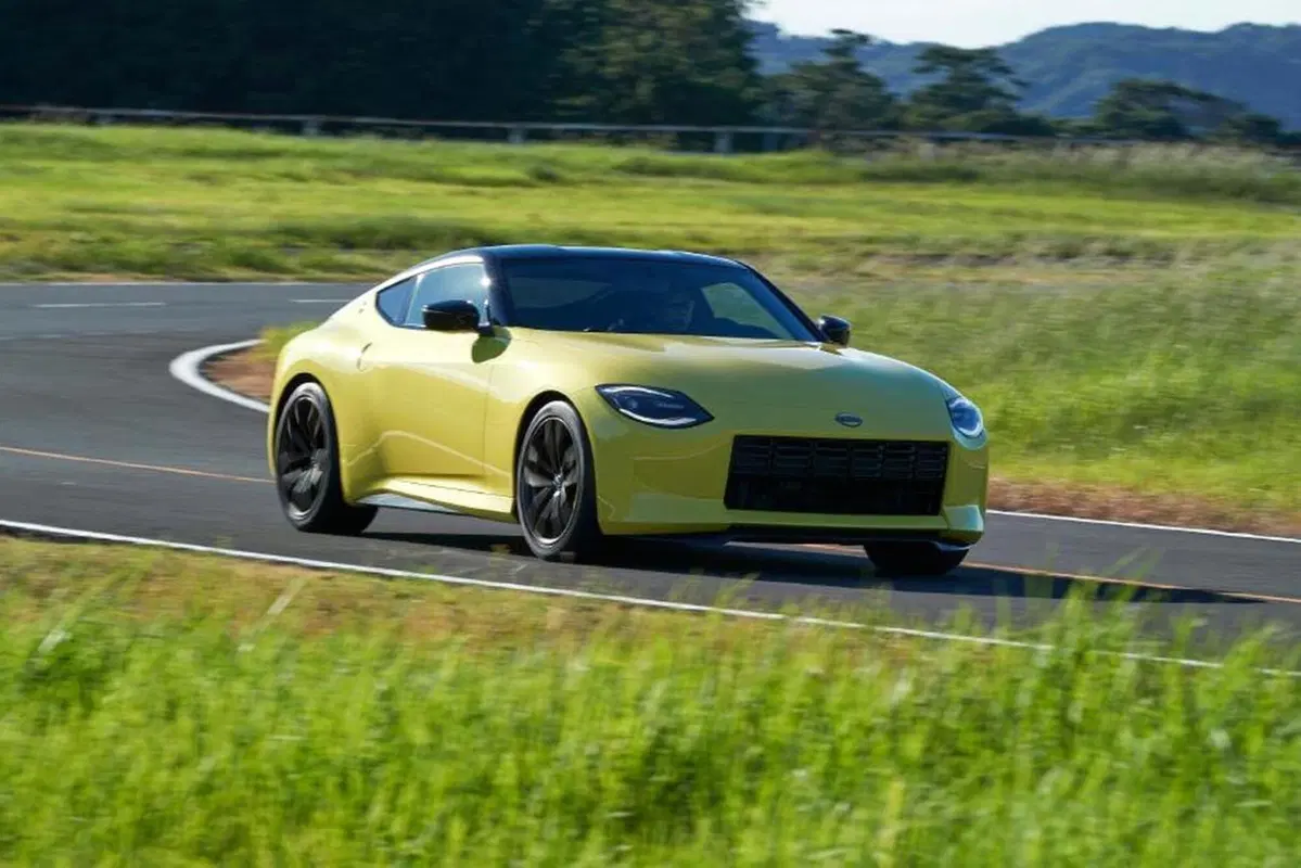 Nissan Z Proto, la nuova “Z” ha un che di retrò (13)