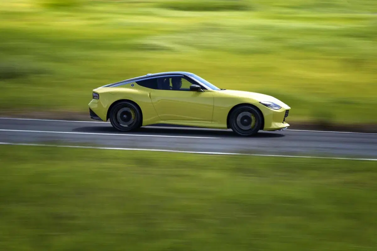Nissan Z Proto, la nuova “Z” ha un che di retrò (15)