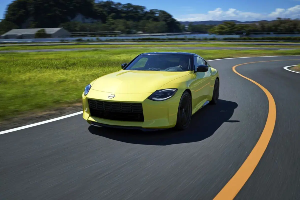 Nissan Z Proto, la nuova “Z” ha un che di retrò (23)
