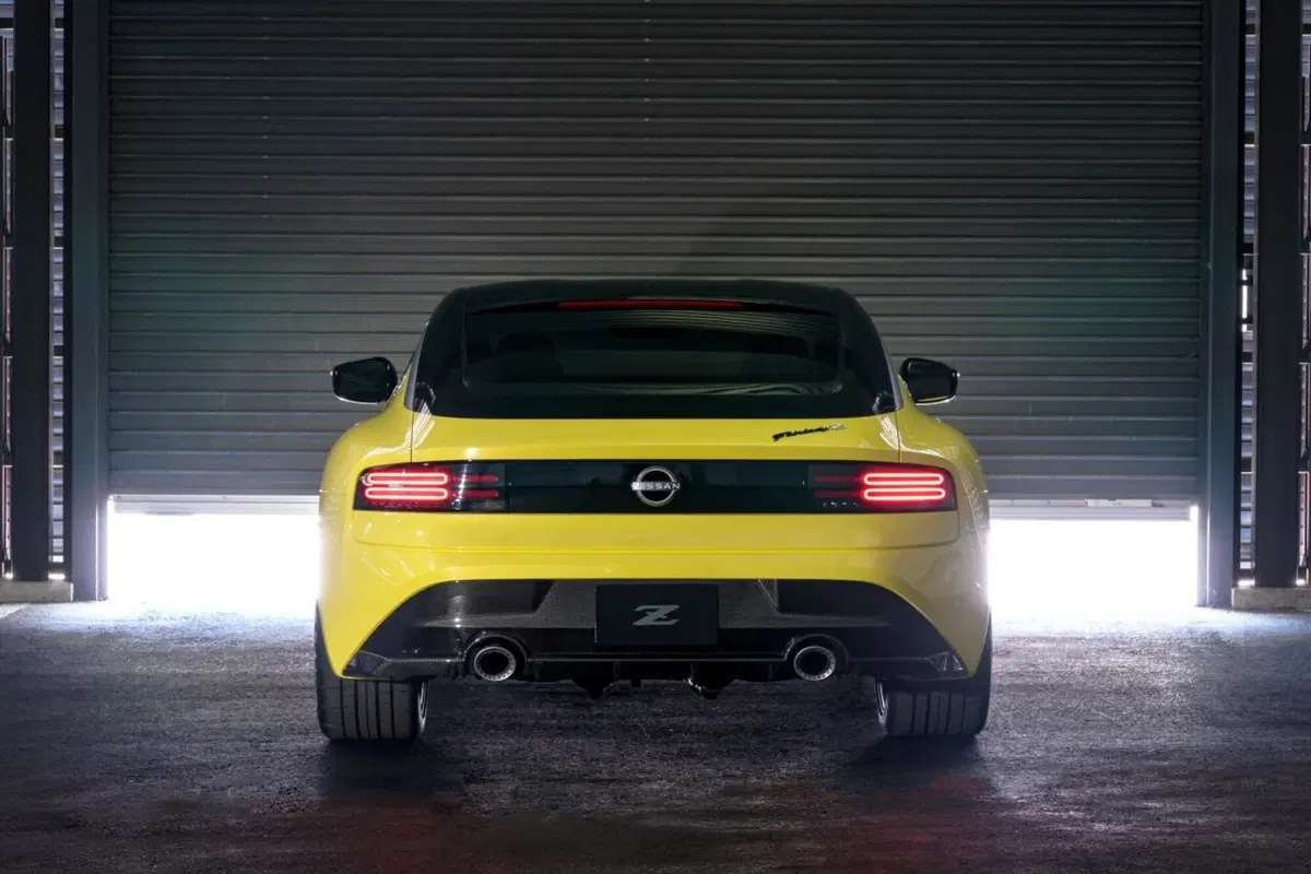 Nissan Z Proto, la nuova “Z” ha un che di retrò (24)