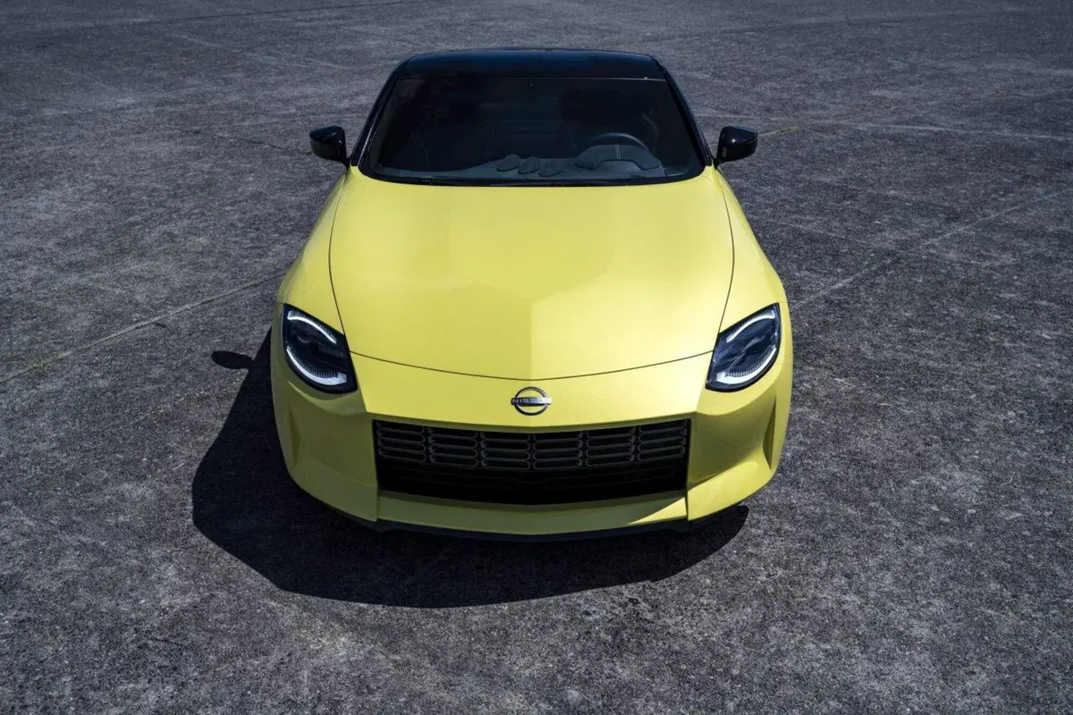 Nissan Z Proto, la nuova “Z” ha un che di retrò (25)