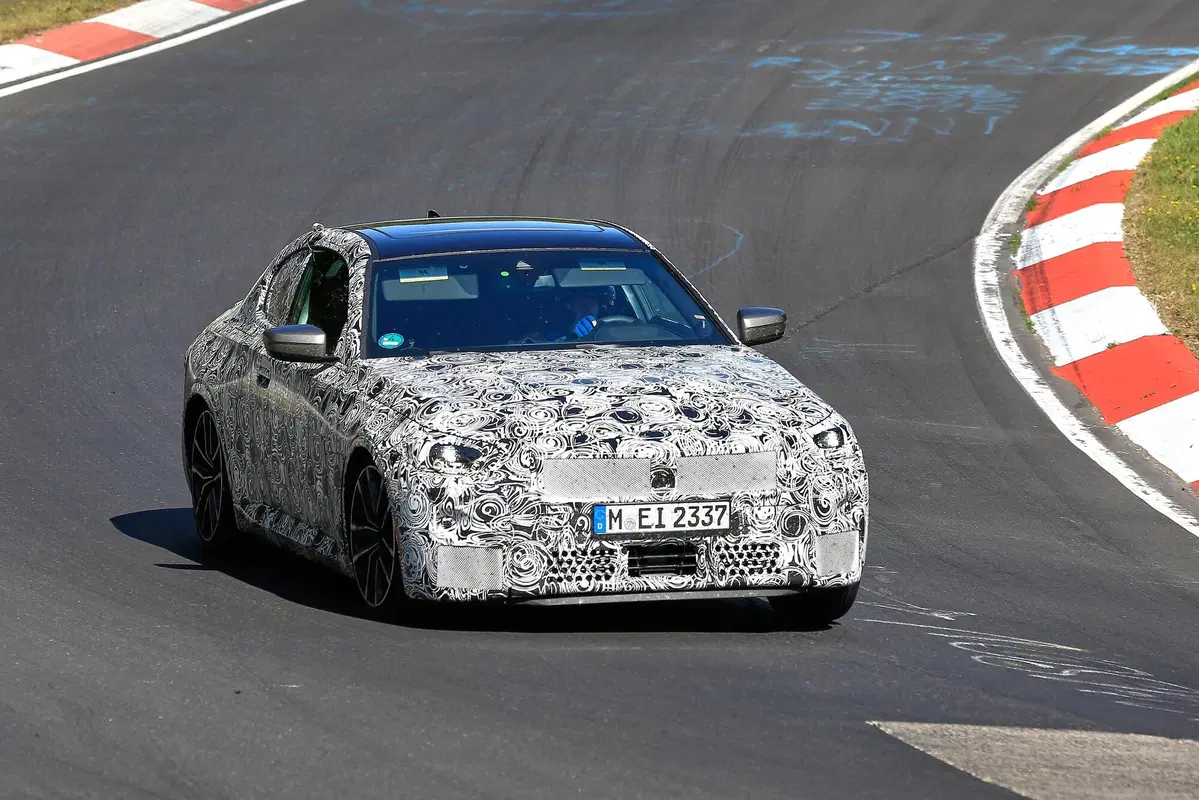 BMW Serie 2 Coup&eacute;: maxi-griglia o no? Le foto spia