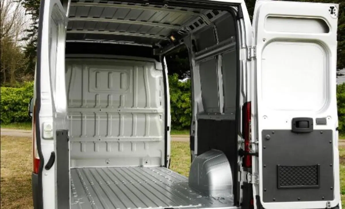Peugeot Boxer Furgone 335 2.2 BlueHDi 140 S&S PM-TM Furgone Vetrato (11)
