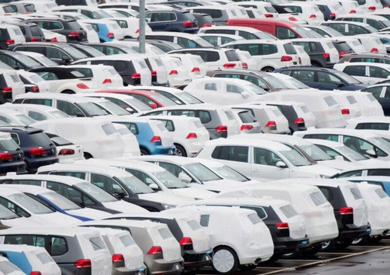 Mercato auto Europa 2020: rallenta la caduta ma perdite vicine a 30% [per quasi tutti]