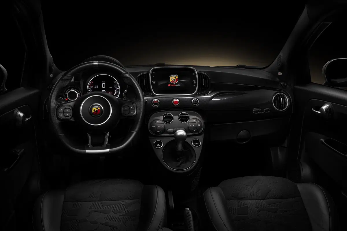Abarth 595 Scorpioneoro, lo stile è vintage (6)