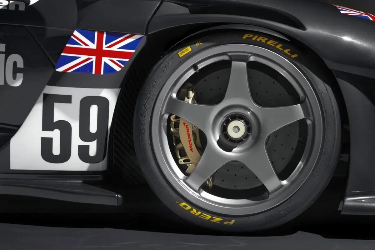 McLaren Senna GTR LM: cinque “special” ricordando la Le Mans del '95 (31)