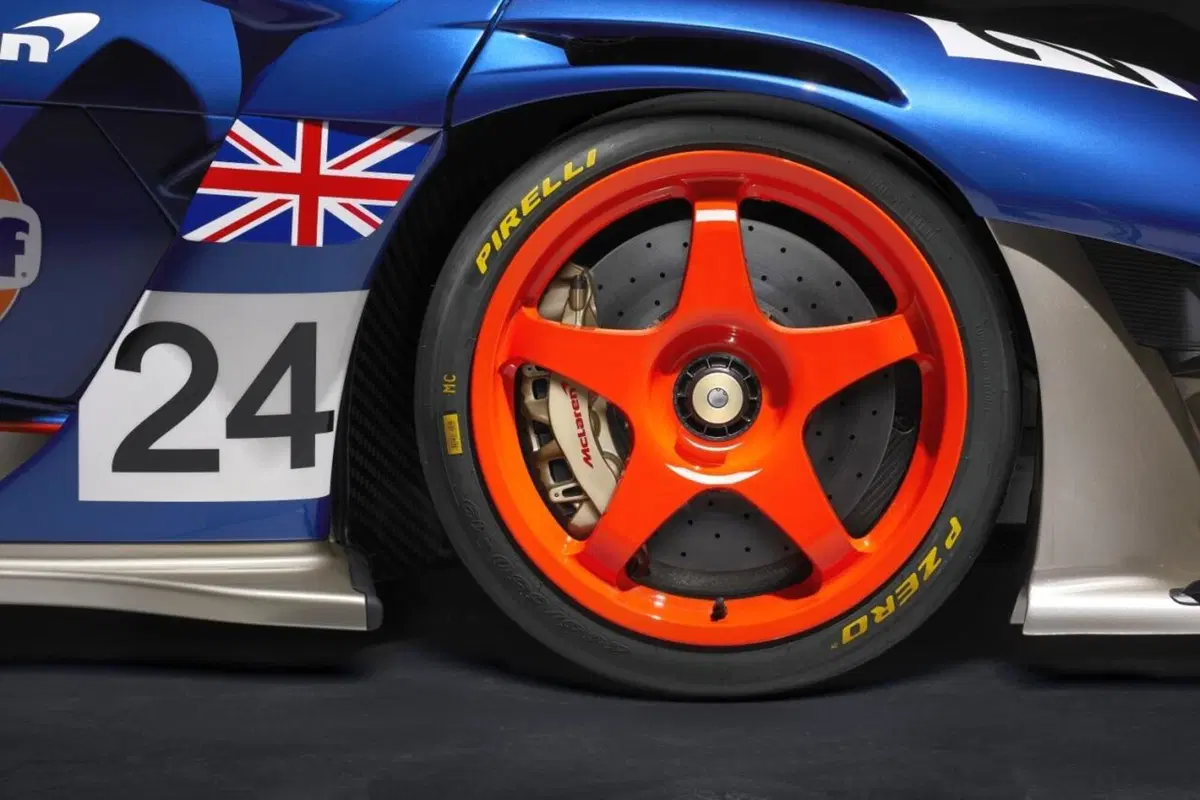 McLaren Senna GTR LM: cinque “special” ricordando la Le Mans del '95 (37)