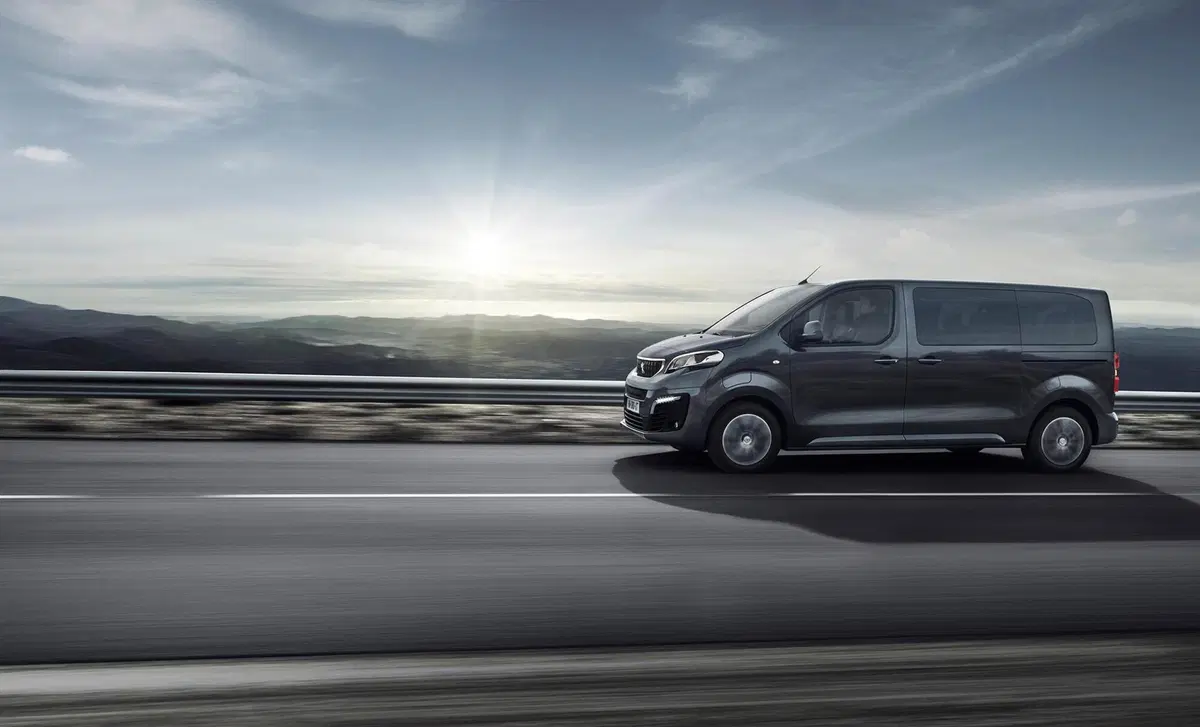 Peugeot e-Traveller (2020-23) (2)