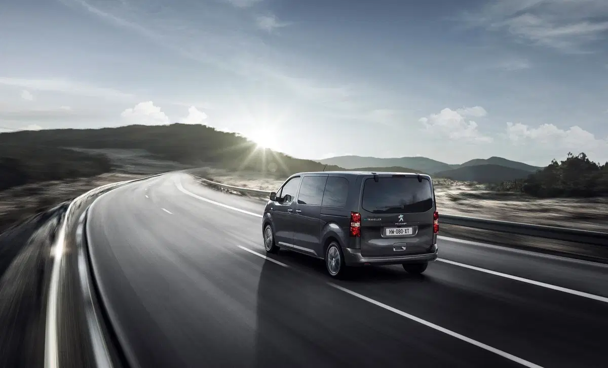 Peugeot e-Traveller (2020-23) (23)